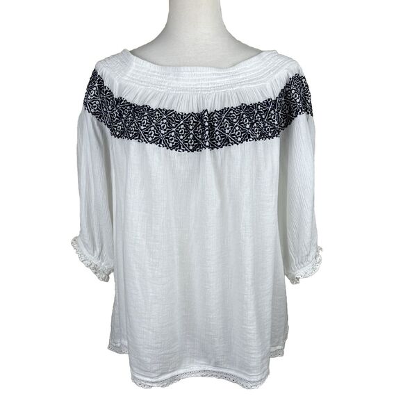 Crown & Ivy Women’s Large White Embroidered Peasant Boho Blouse Top L - Picture 3 of 10